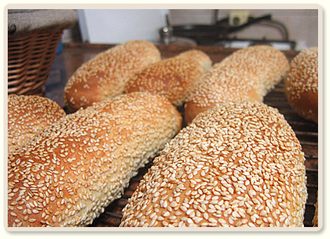 חלת לחמניות עם עגבניות מיובשות